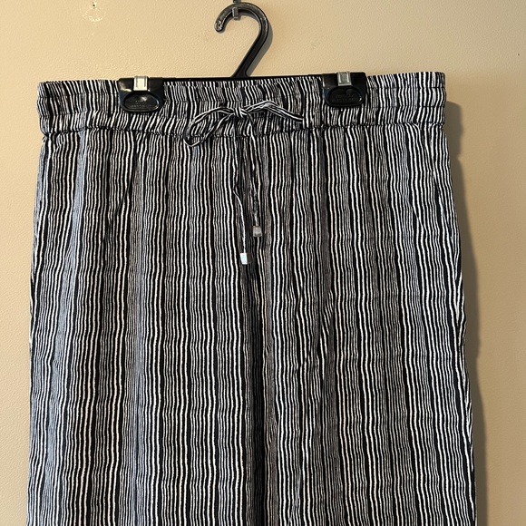 Cynthia Rowley Black & White Striped Rayon Pants - Picture 6 of 11